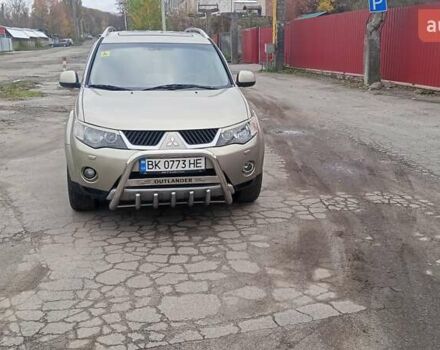 Бежевый Мицубиси Аутлендер, объемом двигателя 2.36 л и пробегом 282 тыс. км за 7800 $, фото 1 на Automoto.ua