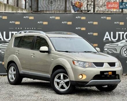 Бежевый Мицубиси Аутлендер, объемом двигателя 3 л и пробегом 210 тыс. км за 9000 $, фото 1 на Automoto.ua
