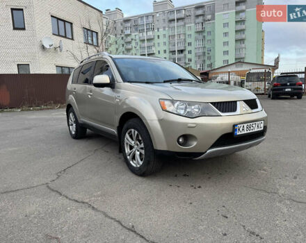 Бежевий Міцубісі Аутлендер, об'ємом двигуна 3 л та пробігом 260 тис. км за 8700 $, фото 1 на Automoto.ua