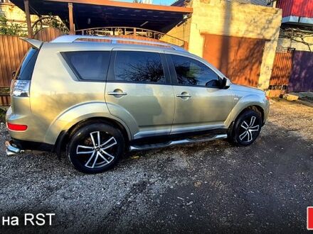 Бежевый Мицубиси Аутлендер, объемом двигателя 3 л и пробегом 295 тыс. км за 9600 $, фото 1 на Automoto.ua