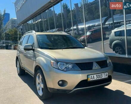 Бежевый Мицубиси Аутлендер, объемом двигателя 3 л и пробегом 358 тыс. км за 7900 $, фото 1 на Automoto.ua