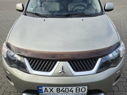 Бежевый Мицубиси Аутлендер, объемом двигателя 2.36 л и пробегом 159 тыс. км за 9683 $, фото 1 на Automoto.ua