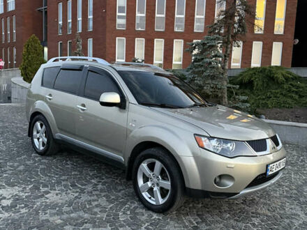 Бежевый Мицубиси Аутлендер, объемом двигателя 3 л и пробегом 223 тыс. км за 10000 $, фото 1 на Automoto.ua