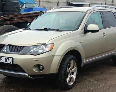 Бежевый Мицубиси Аутлендер, объемом двигателя 2 л и пробегом 320 тыс. км за 2800 $, фото 1 на Automoto.ua