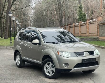 Бежевый Мицубиси Аутлендер, объемом двигателя 3 л и пробегом 240 тыс. км за 8200 $, фото 1 на Automoto.ua