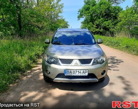 Бежевый Мицубиси Аутлендер, объемом двигателя 2.4 л и пробегом 150 тыс. км за 10000 $, фото 1 на Automoto.ua