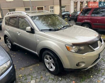 Бежевий Міцубісі Аутлендер, об'ємом двигуна 3 л та пробігом 195 тис. км за 8750 $, фото 1 на Automoto.ua