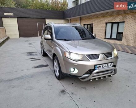 Бежевый Мицубиси Аутлендер, объемом двигателя 3 л и пробегом 266 тыс. км за 8500 $, фото 1 на Automoto.ua
