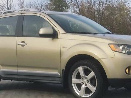 Бежевый Мицубиси Аутлендер, объемом двигателя 2.36 л и пробегом 200 тыс. км за 8300 $, фото 1 на Automoto.ua