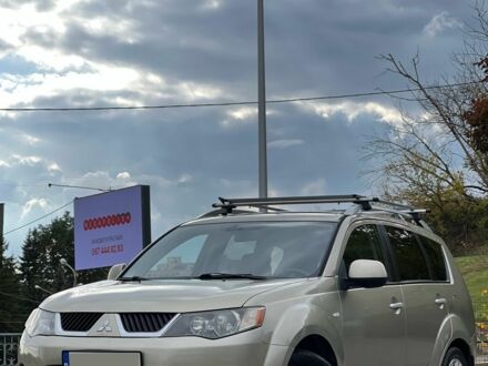 Бежевий Міцубісі Аутлендер, об'ємом двигуна 2 л та пробігом 370 тис. км за 4500 $, фото 1 на Automoto.ua