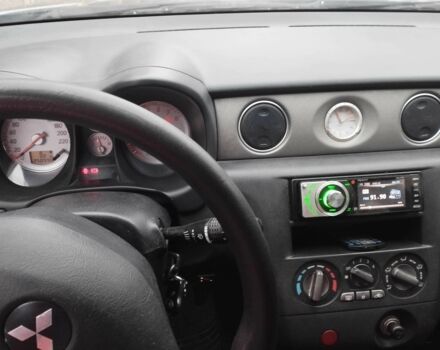 Чорний Міцубісі Аутлендер, об'ємом двигуна 2 л та пробігом 251 тис. км за 4990 $, фото 11 на Automoto.ua