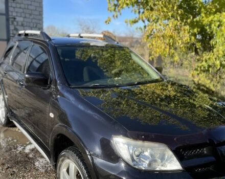 Черный Мицубиси Аутлендер, объемом двигателя 2 л и пробегом 156 тыс. км за 4200 $, фото 1 на Automoto.ua