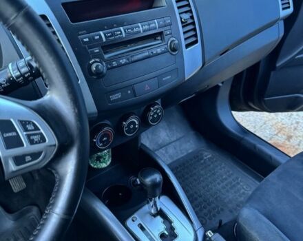 Черный Мицубиси Аутлендер, объемом двигателя 2.4 л и пробегом 220 тыс. км за 9500 $, фото 6 на Automoto.ua