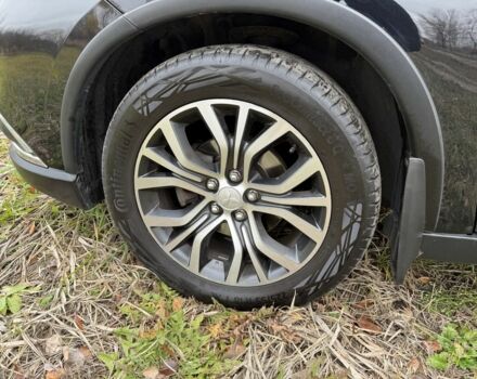 Черный Мицубиси Аутлендер, объемом двигателя 2.4 л и пробегом 130 тыс. км за 14950 $, фото 2 на Automoto.ua