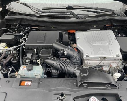 Черный Мицубиси Аутлендер, объемом двигателя 2 л и пробегом 76 тыс. км за 20800 $, фото 6 на Automoto.ua