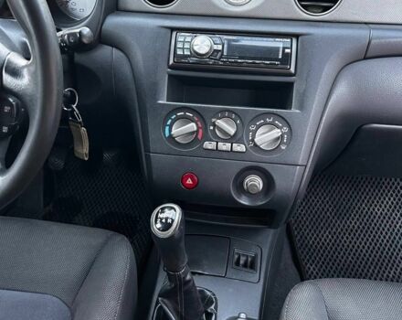 Черный Мицубиси Аутлендер, объемом двигателя 2 л и пробегом 390 тыс. км за 2500 $, фото 2 на Automoto.ua