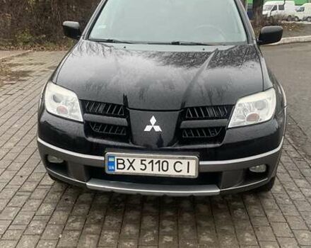 Черный Мицубиси Аутлендер, объемом двигателя 2 л и пробегом 300 тыс. км за 6500 $, фото 1 на Automoto.ua