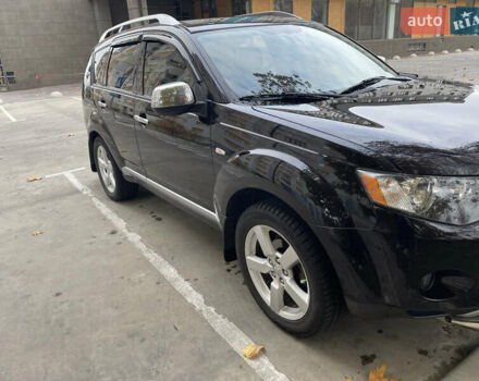 Черный Мицубиси Аутлендер, объемом двигателя 2.4 л и пробегом 300 тыс. км за 8500 $, фото 1 на Automoto.ua