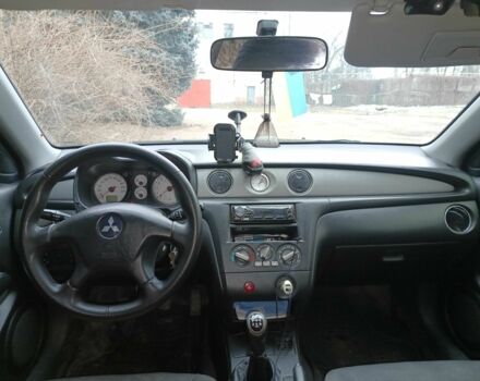 Черный Мицубиси Аутлендер, объемом двигателя 2 л и пробегом 495 тыс. км за 4400 $, фото 4 на Automoto.ua