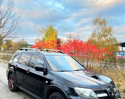 Черный Мицубиси Аутлендер, объемом двигателя 2 л и пробегом 295 тыс. км за 7500 $, фото 3 на Automoto.ua