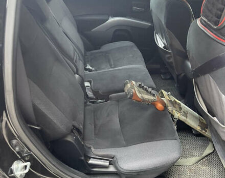 Черный Мицубиси Аутлендер, объемом двигателя 2.4 л и пробегом 300 тыс. км за 8500 $, фото 5 на Automoto.ua