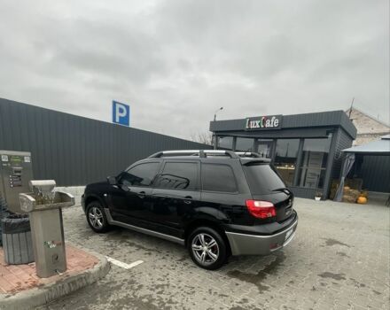 Черный Мицубиси Аутлендер, объемом двигателя 2 л и пробегом 297 тыс. км за 6500 $, фото 1 на Automoto.ua