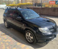 Черный Мицубиси Аутлендер, объемом двигателя 2 л и пробегом 212 тыс. км за 6000 $, фото 1 на Automoto.ua
