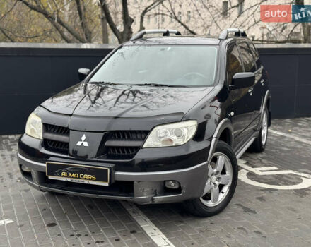 Черный Мицубиси Аутлендер, объемом двигателя 2.4 л и пробегом 242 тыс. км за 6800 $, фото 1 на Automoto.ua