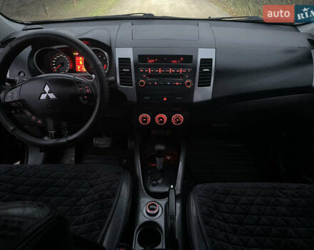 Черный Мицубиси Аутлендер, объемом двигателя 3 л и пробегом 265 тыс. км за 9200 $, фото 14 на Automoto.ua