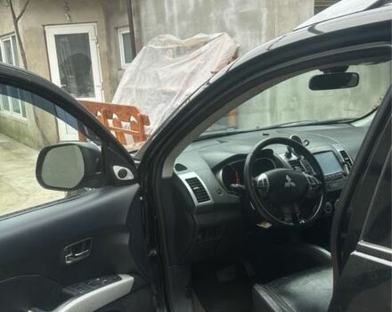 Черный Мицубиси Аутлендер, объемом двигателя 2.4 л и пробегом 240 тыс. км за 8500 $, фото 3 на Automoto.ua