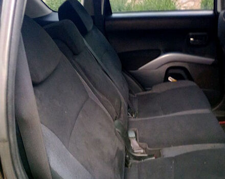 Черный Мицубиси Аутлендер, объемом двигателя 2 л и пробегом 218 тыс. км за 10500 $, фото 5 на Automoto.ua