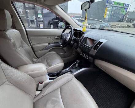 Черный Мицубиси Аутлендер, объемом двигателя 3 л и пробегом 202 тыс. км за 9999 $, фото 15 на Automoto.ua