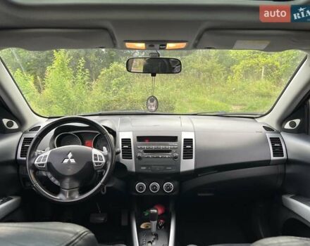 Чорний Міцубісі Аутлендер, об'ємом двигуна 3 л та пробігом 260 тис. км за 10700 $, фото 9 на Automoto.ua