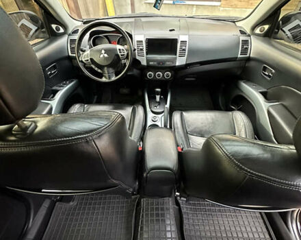Чорний Міцубісі Аутлендер, об'ємом двигуна 3 л та пробігом 238 тис. км за 11200 $, фото 15 на Automoto.ua