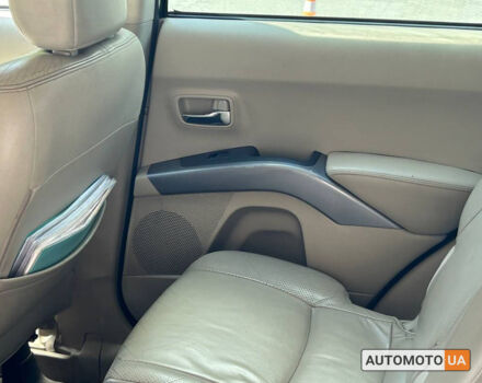 Чорний Міцубісі Аутлендер, об'ємом двигуна 3 л та пробігом 228 тис. км за 10200 $, фото 13 на Automoto.ua