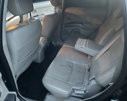 Черный Мицубиси Аутлендер, объемом двигателя 2 л и пробегом 288 тыс. км за 9200 $, фото 3 на Automoto.ua