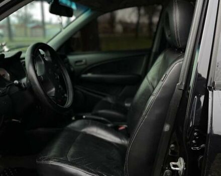 Черный Мицубиси Аутлендер, объемом двигателя 2.38 л и пробегом 215 тыс. км за 5800 $, фото 4 на Automoto.ua