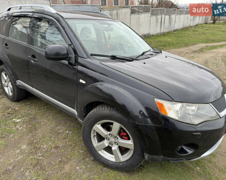 Черный Мицубиси Аутлендер, объемом двигателя 3 л и пробегом 300 тыс. км за 9500 $, фото 4 на Automoto.ua