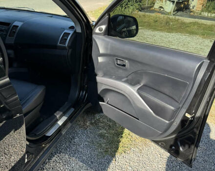 Черный Мицубиси Аутлендер, объемом двигателя 3 л и пробегом 180 тыс. км за 11200 $, фото 16 на Automoto.ua