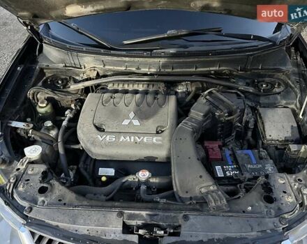 Черный Мицубиси Аутлендер, объемом двигателя 3 л и пробегом 270 тыс. км за 10600 $, фото 10 на Automoto.ua