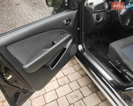 Черный Мицубиси Аутлендер, объемом двигателя 2 л и пробегом 180 тыс. км за 6000 $, фото 18 на Automoto.ua