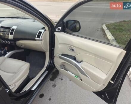 Черный Мицубиси Аутлендер, объемом двигателя 3 л и пробегом 155 тыс. км за 9800 $, фото 16 на Automoto.ua