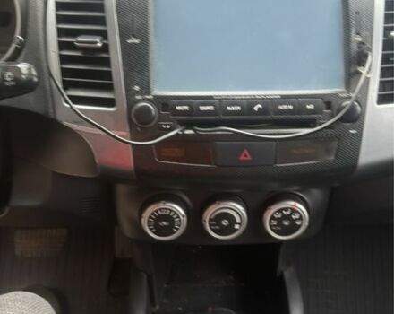 Черный Мицубиси Аутлендер, объемом двигателя 2.4 л и пробегом 240 тыс. км за 8500 $, фото 6 на Automoto.ua