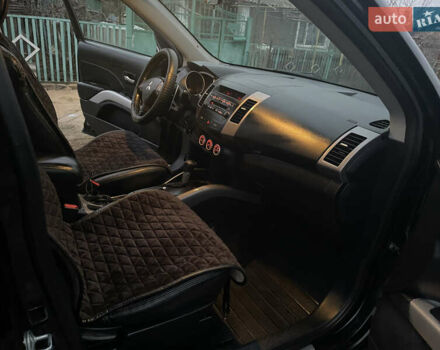 Черный Мицубиси Аутлендер, объемом двигателя 3 л и пробегом 265 тыс. км за 9200 $, фото 23 на Automoto.ua