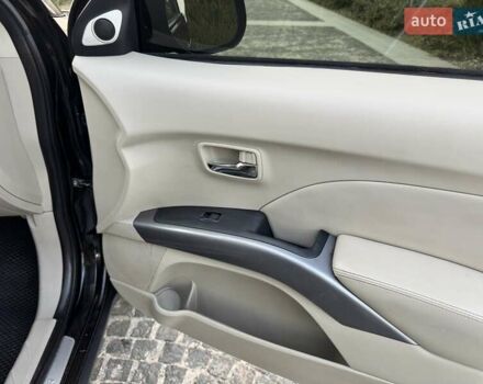 Черный Мицубиси Аутлендер, объемом двигателя 3 л и пробегом 205 тыс. км за 11300 $, фото 19 на Automoto.ua