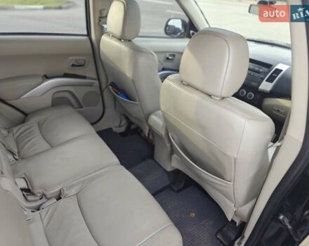 Черный Мицубиси Аутлендер, объемом двигателя 3 л и пробегом 155 тыс. км за 9800 $, фото 19 на Automoto.ua