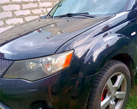 Черный Мицубиси Аутлендер, объемом двигателя 2 л и пробегом 218 тыс. км за 10500 $, фото 1 на Automoto.ua