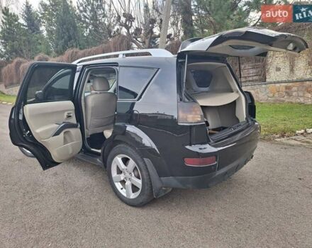 Черный Мицубиси Аутлендер, объемом двигателя 3 л и пробегом 220 тыс. км за 9000 $, фото 2 на Automoto.ua