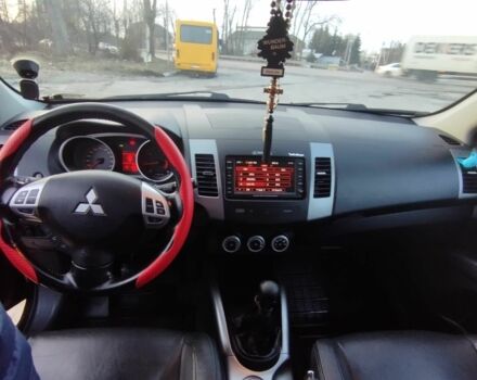 Черный Мицубиси Аутлендер, объемом двигателя 2 л и пробегом 290 тыс. км за 4900 $, фото 3 на Automoto.ua