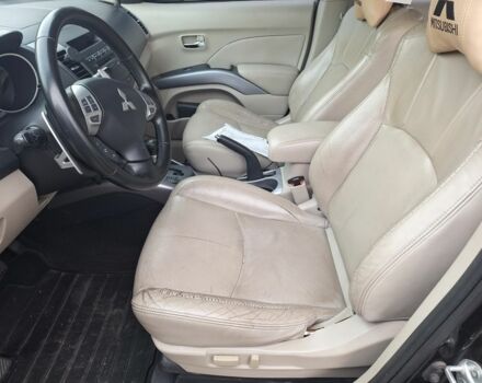 Черный Мицубиси Аутлендер, объемом двигателя 3 л и пробегом 220 тыс. км за 9000 $, фото 5 на Automoto.ua